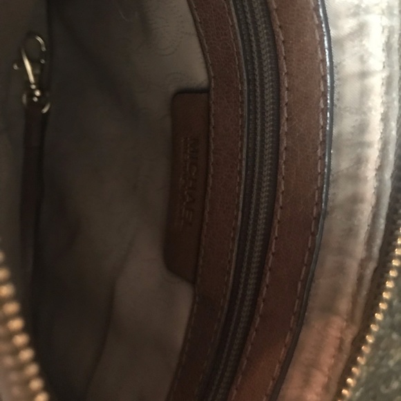 Michael Kors leather crossbody - Picture 2 of 7